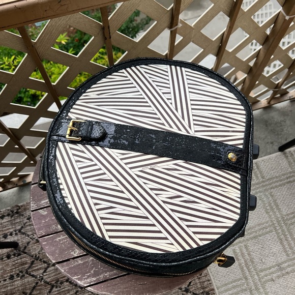 Henri Bendel striped Hatbox Luggage - Picture 4 of 10